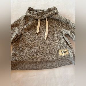 HOLLISTER CROPPED SHERPA. AMAZING CONDITION.